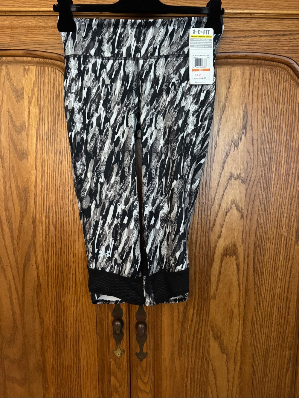 Under Armour Heatgear UA Black & White Abstract Capri Leggings - Women’s